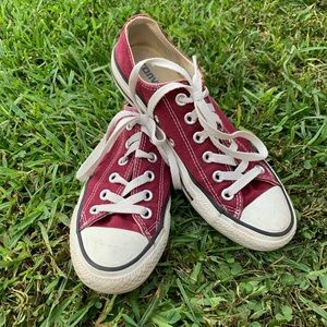 Burgundy low top Converse - women’s 7